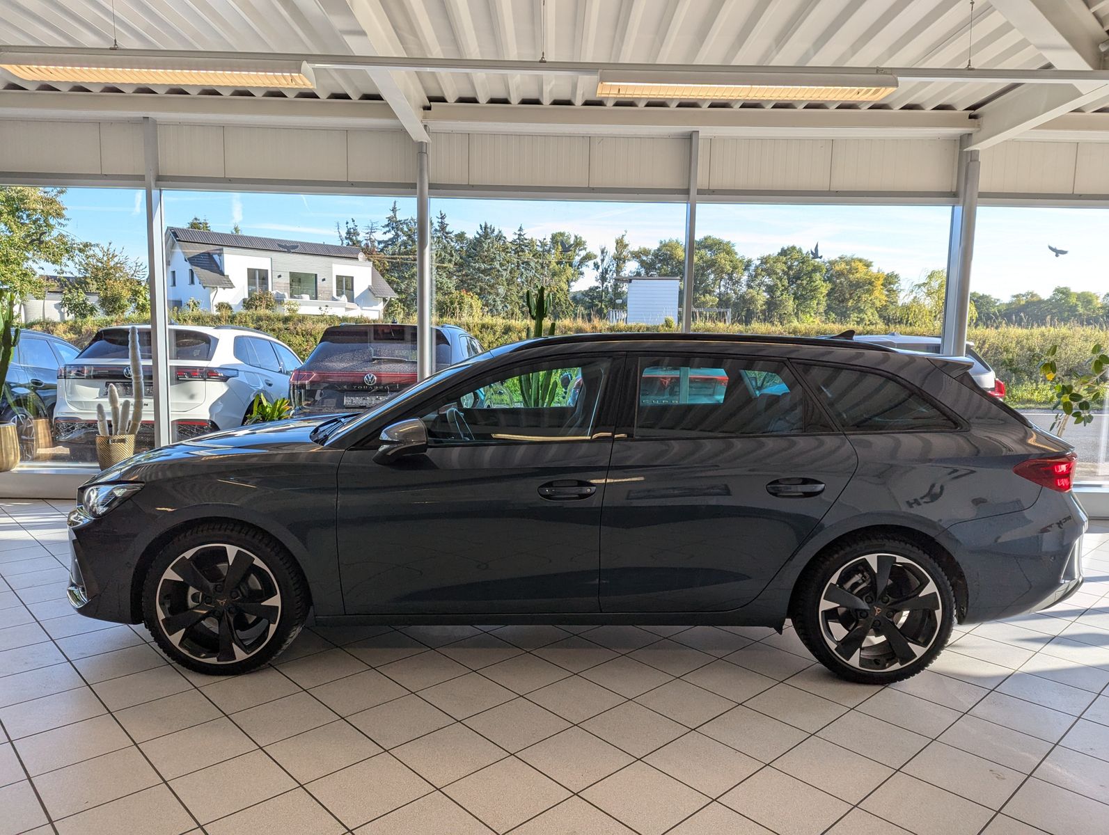 CUPRA Leon 1.5 eTSI Intelligent-Dynamic-Edge-Pake Cam - Image 4