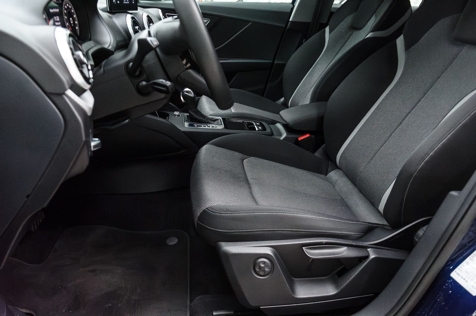 Fahrzeugabbildung Audi Q2 35 TFSI S line 1.5 S-Tronic LED+KAM+VIRTUAL