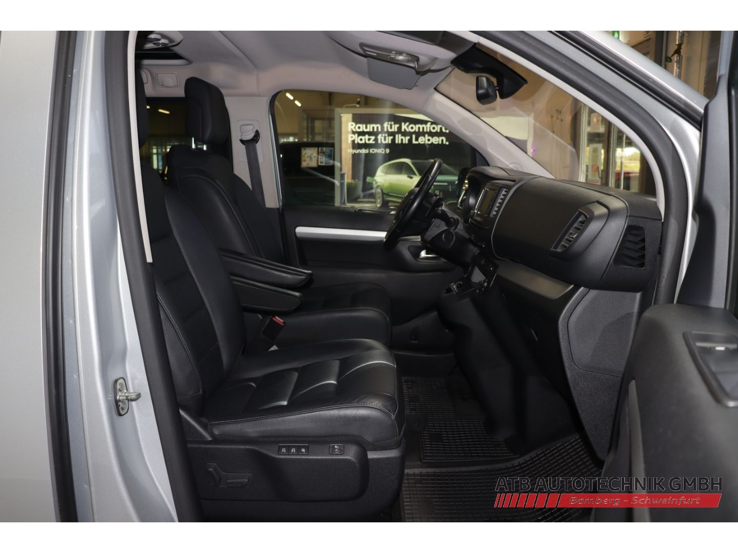 Fahrzeugabbildung Toyota Proace Verso 2.0 l L1 Executive 6-Sitzer