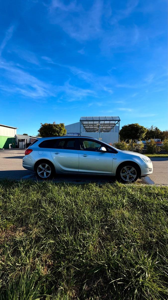 Opel Astra 2011 — engine 179 HP (132kW)