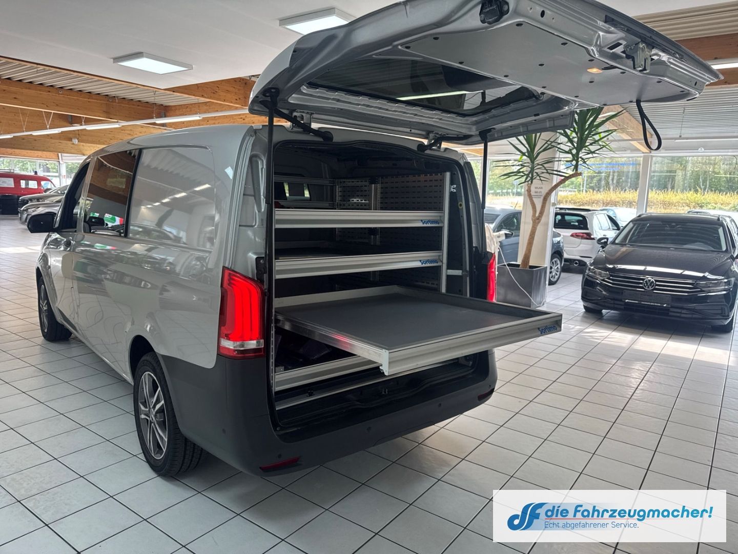 Fahrzeugabbildung Mercedes-Benz Vito Tourer 119 CDI 4x4 lang Navi LED Blendfrei