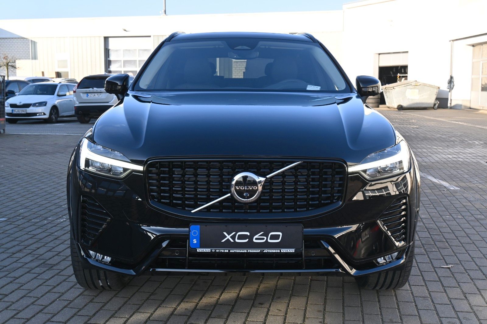 Fahrzeugabbildung Volvo XC60 B5 AWD Ultra Dark*LUFT*360°*ACC*AHK