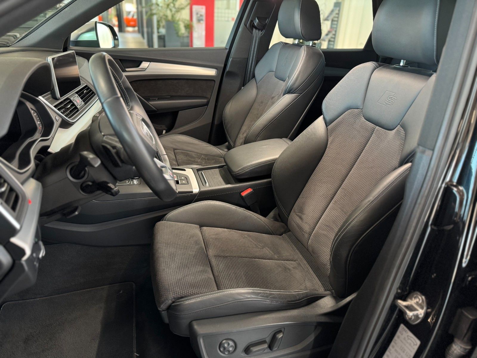 Fahrzeugabbildung Audi SQ5 3.0TDI quattro "Magnetic-Ride 3-Zonen-Klima"