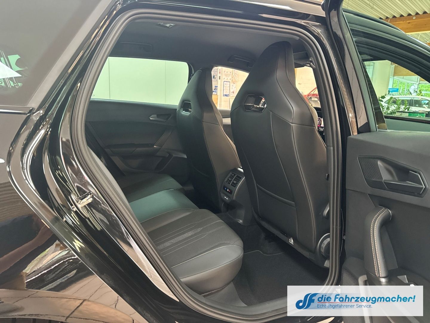 Fahrzeugabbildung SEAT Leon CUPRA Sportstourer VZ 4Drive 2.0 TSI LED Na
