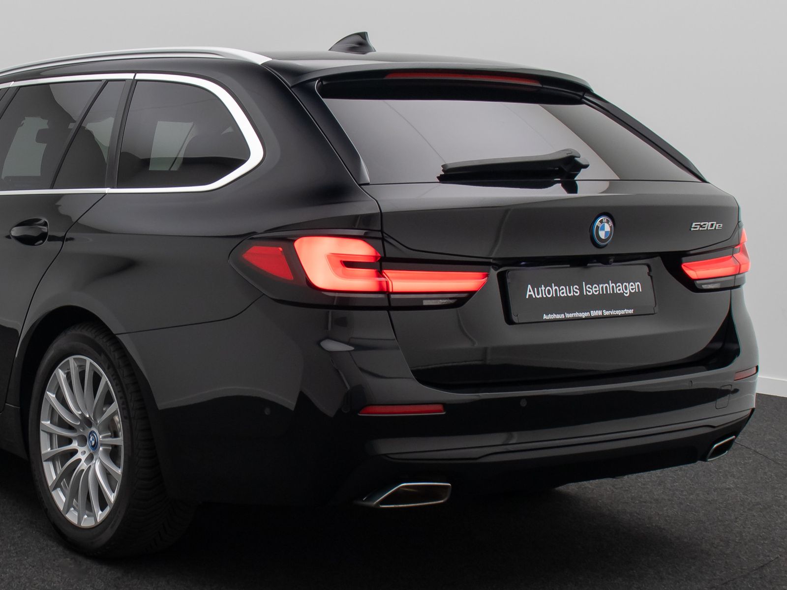 Fahrzeugabbildung BMW 530e Alarm AHK Laser DAB HUD Kamera Sport 18Zoll