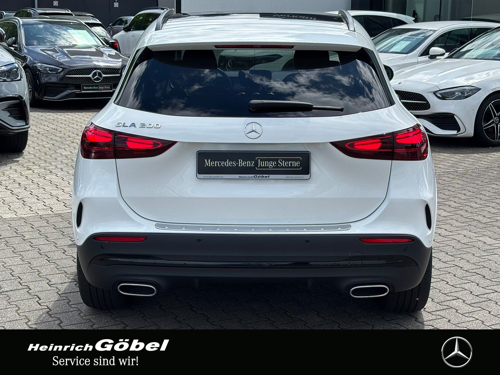 Fahrzeugabbildung Mercedes-Benz GLA 200 AMG*PANO*AHK*APPLE-CARP*360°KA*DISTRONIC