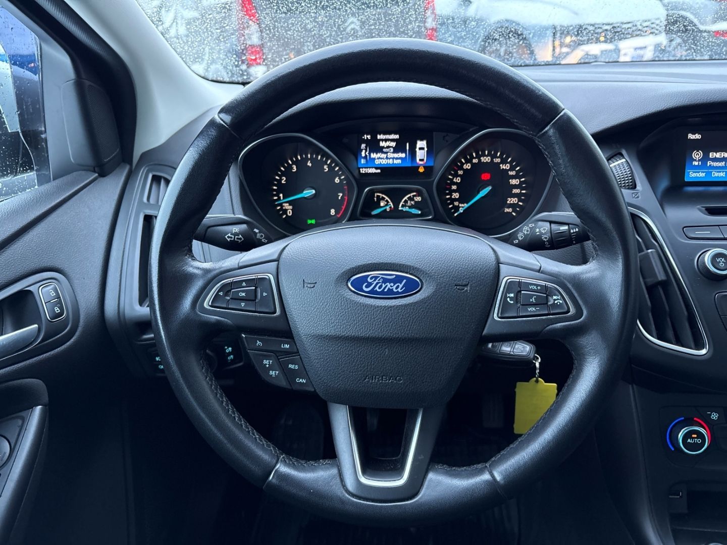 Fahrzeugabbildung Ford Focus PDC Klima Tempomat neuer Zahnriemen