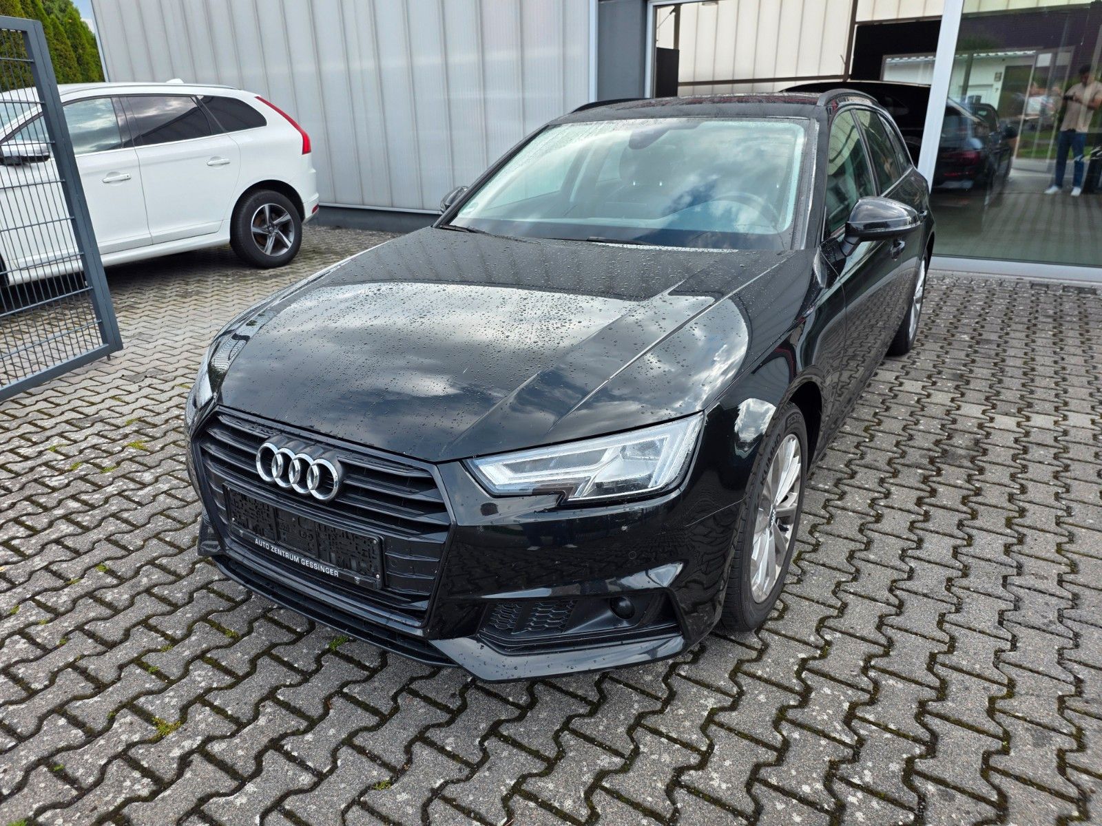Audi A4 - 1