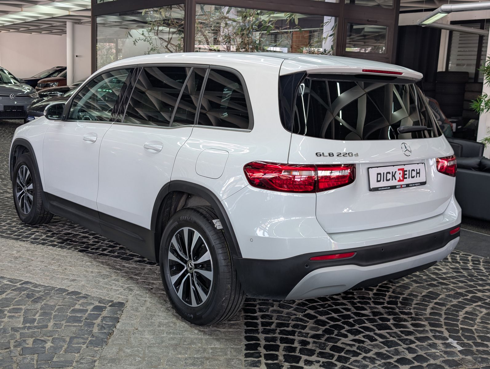 Fahrzeugabbildung Mercedes-Benz GLB 220 d MBUX LEDER VIRT APP KAM LED SHZ ALU