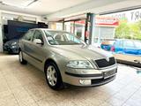 Skoda Octavia Lim. Elegance 1,6 FSi*Xenon*Sitzheizung* - Skoda Octavia mit Benzin-Antrieb: Limousine, 1.6