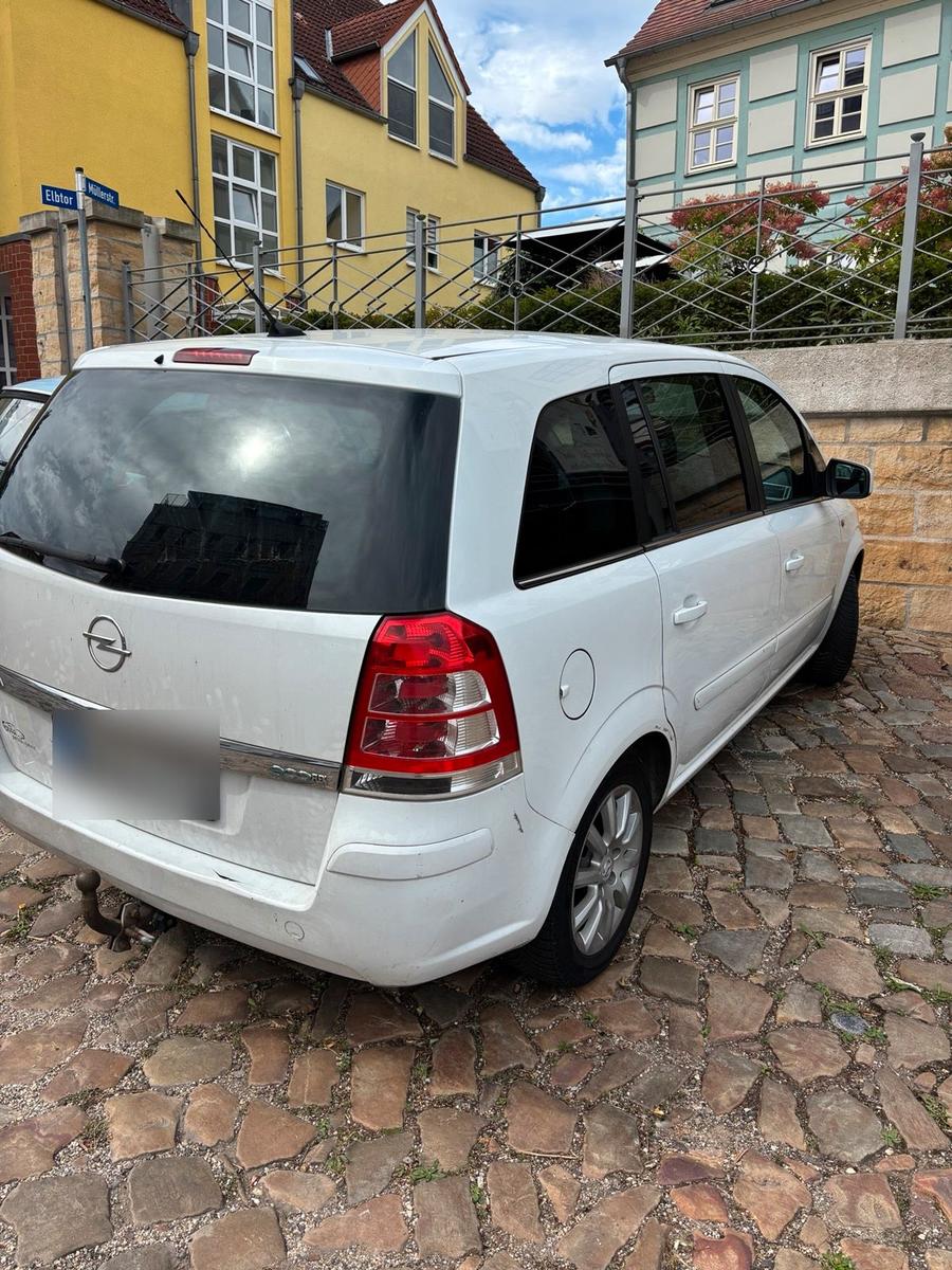 Opel Zafira 2011 — photo 5