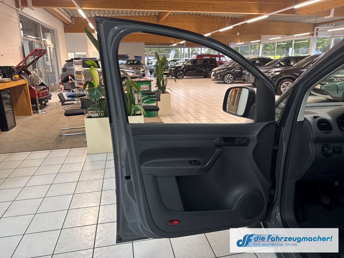 Fahrzeugabbildung Volkswagen Caddy Kasten EcoProfi AHK PDC Klima *EXPORT