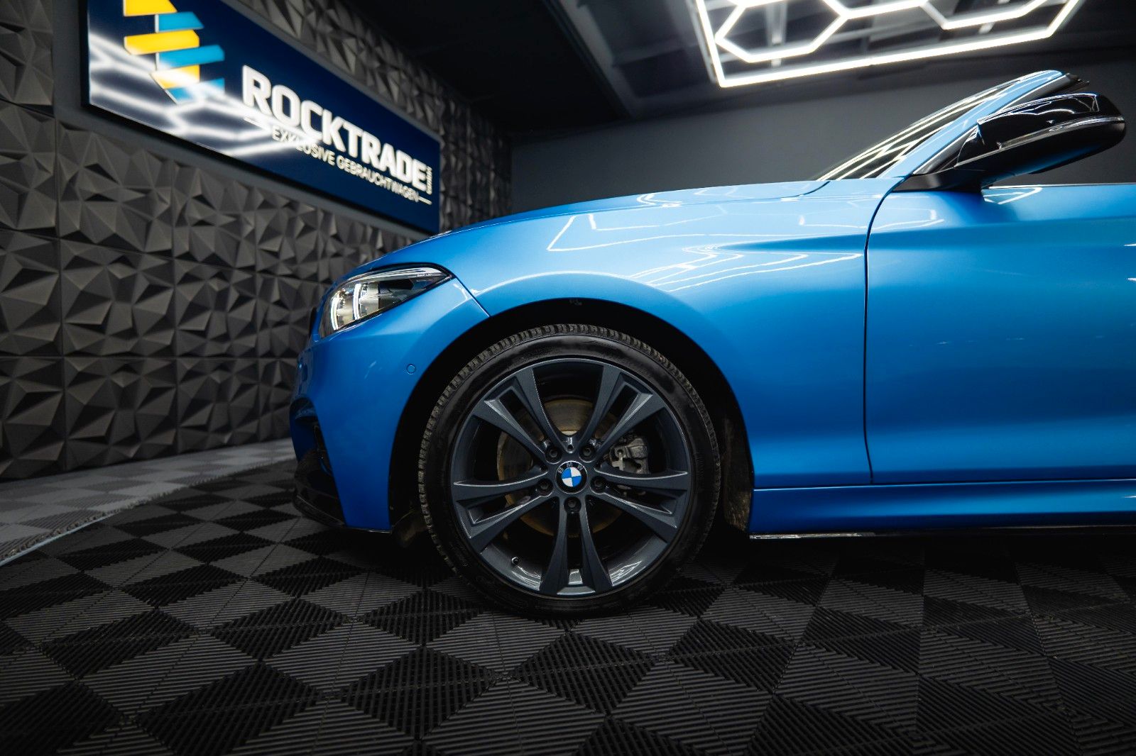 Fahrzeugabbildung BMW 230i Cabrio M-Sport Performance Shadow Line LED