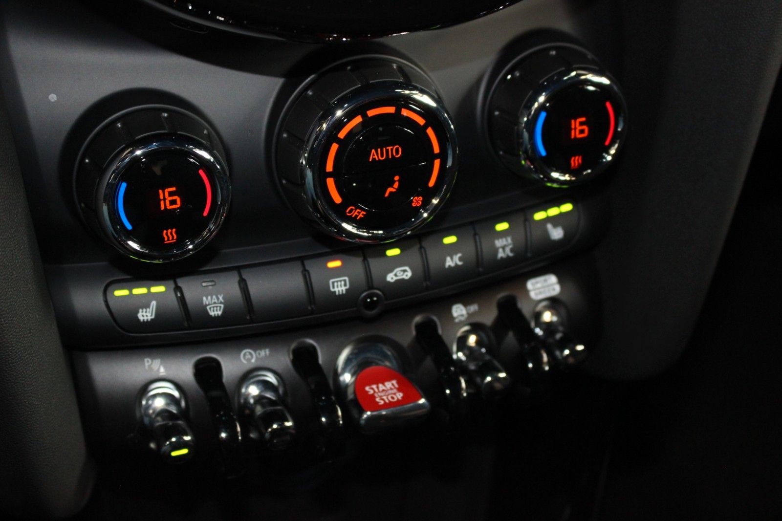 Fahrzeugabbildung MINI John Cooper Works Trim R.Kamera+Navi+AppleCar