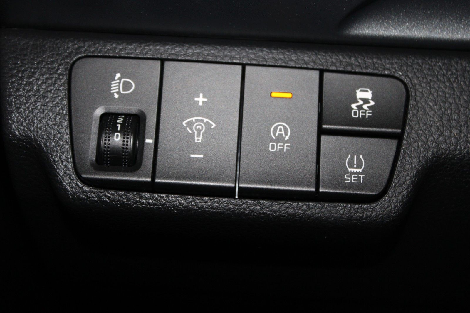 Fahrzeugabbildung Kia Stonic KLIMAAUTO Kamera PDC DAB SHZ LHZ 1.Hand