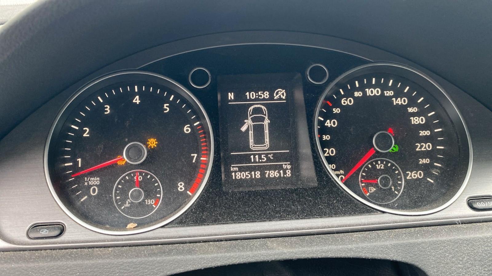 Volkswagen Passat 2011 — photo 10