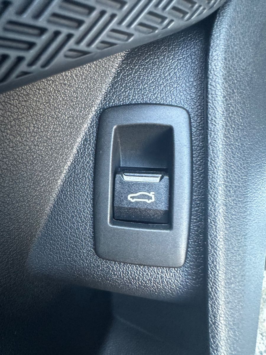 Fahrzeugabbildung BMW X1 xDrive20d M-Sport NAV+LED+PANO+AHK+SHZ