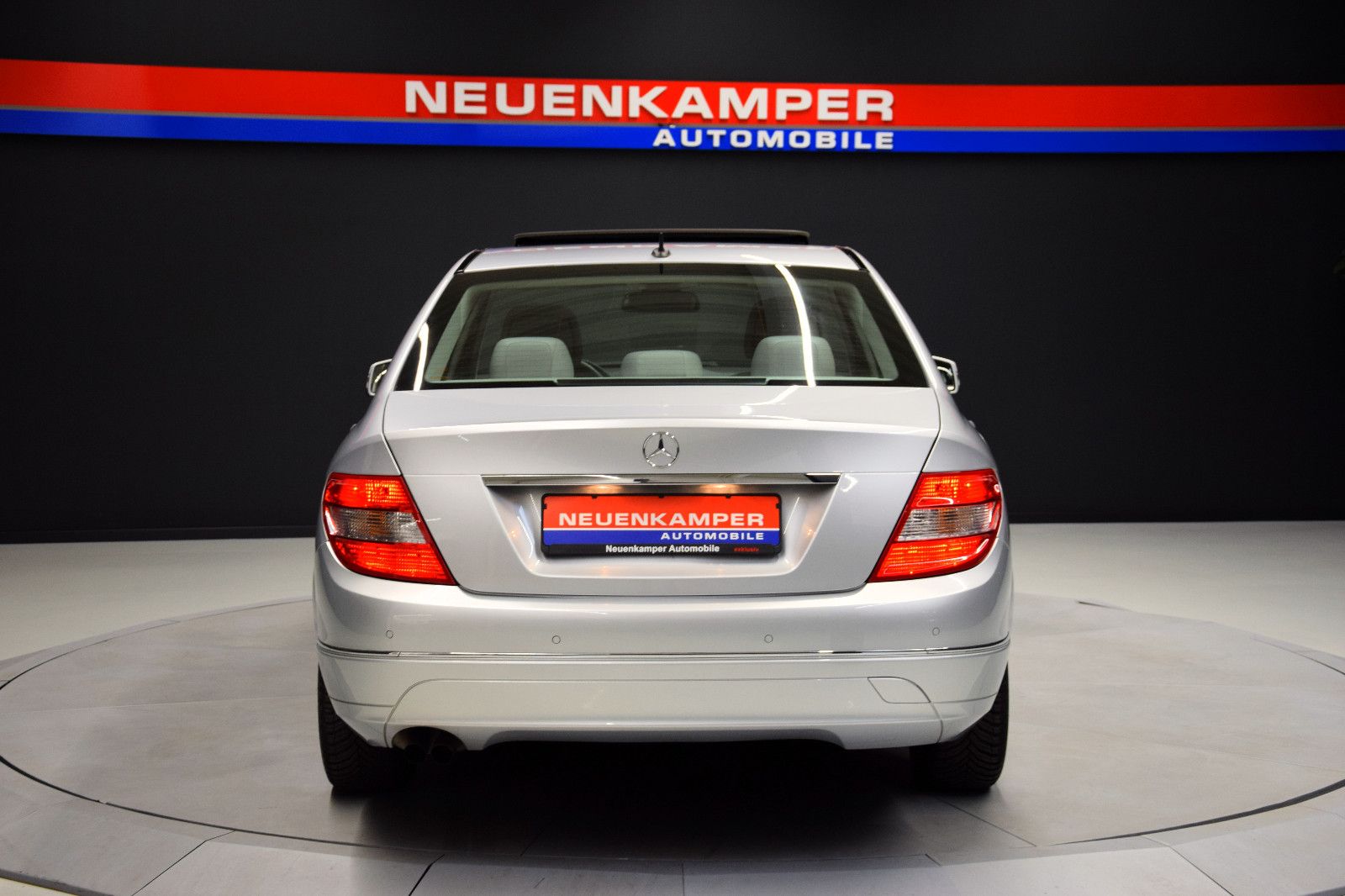 Fahrzeugabbildung Mercedes-Benz C 180 CGI Elegance Limousine Automatik 1. Hand