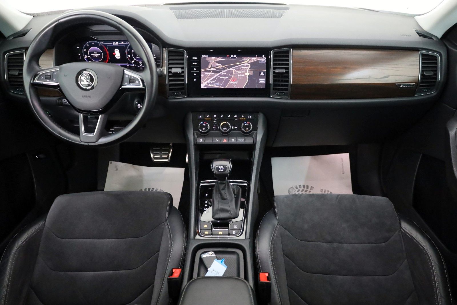 Fahrzeugabbildung SKODA Kodiaq Scout 4x4 7Si,TLeder,Navi,LED,Kamera,AHK