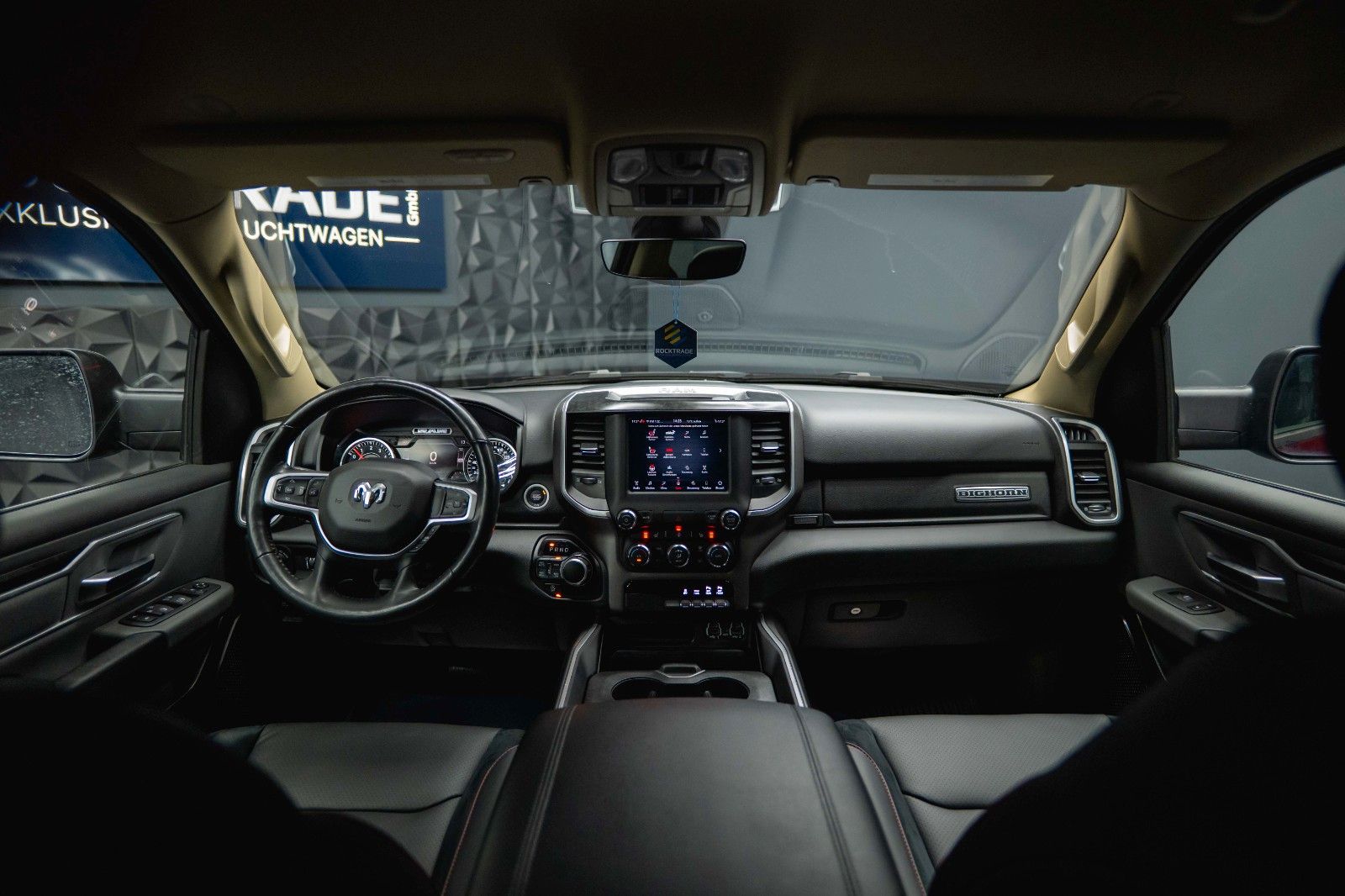 Fahrzeugabbildung Dodge RAM 5.7 V8 HEMI 4x4 OFFROAD Night-Paket *LED*19%