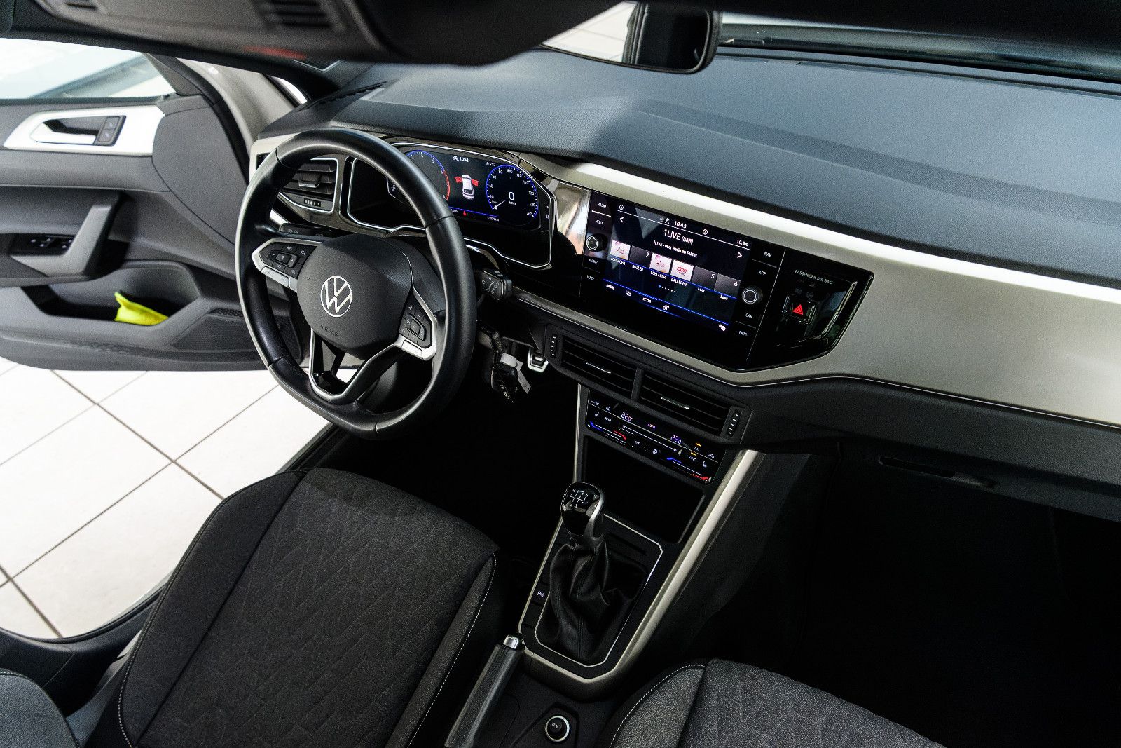 Fahrzeugabbildung Volkswagen Taigo Move+LED+SHZ+PANO+ALU+ACC+PANO+RFK+IQLIGHT