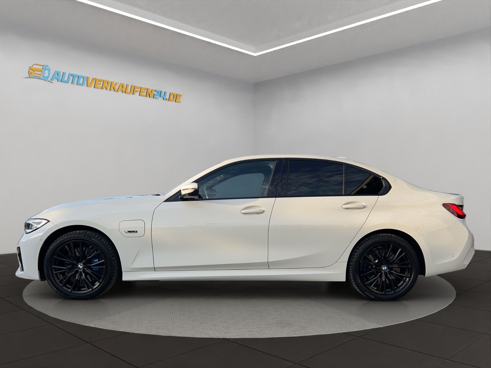 BMW 330e xDrive M Sport LASER HUD KAM DAB LIVE 2.HD foto 3