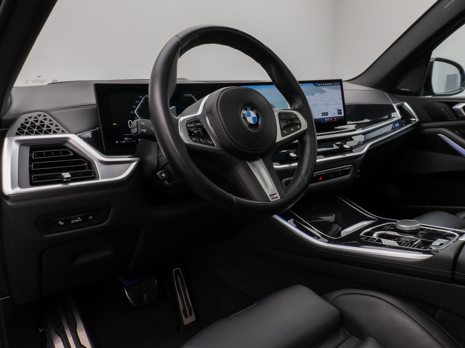 Fahrzeugabbildung BMW X5 xD30d M Sport Pro Panoram 360°HUD DAB H/K AHK