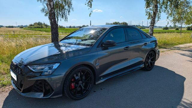 AUDI Audi RS3 Limousine 2.5 TFSI quattro S tronic