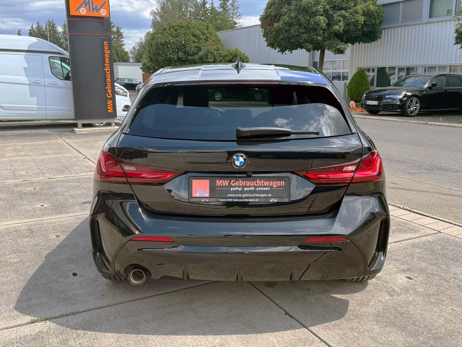 Fahrzeugabbildung BMW 118i Steptr. M-Sport LED PANO KAM SHZ CarPlay BT