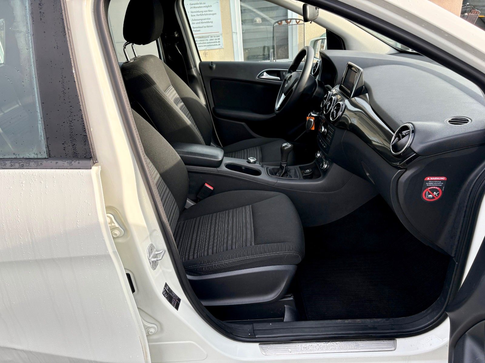Fahrzeugabbildung Mercedes-Benz B 180 BE Klima PDC 1.HAND SPORTLENKRAD Sitzhzg