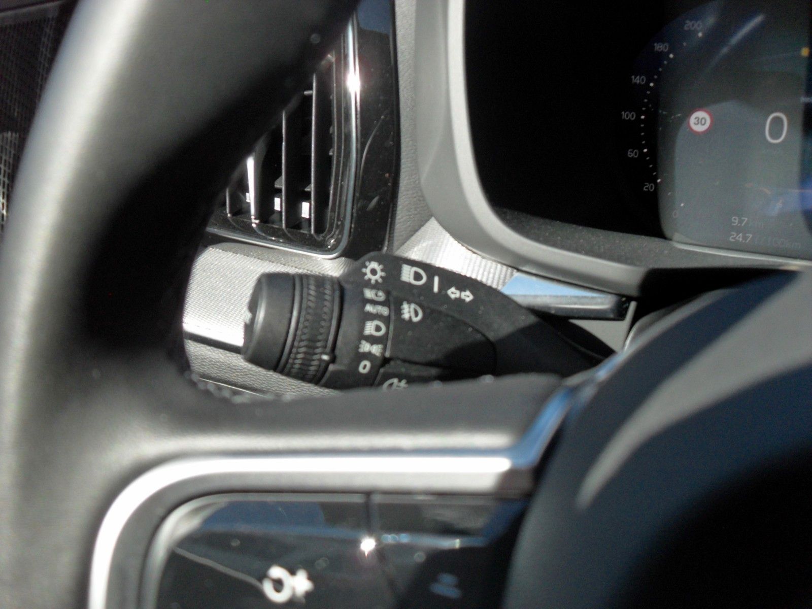 Fahrzeugabbildung Volvo XC 60 B5 Plus Black Edition AWD | Luftfederung