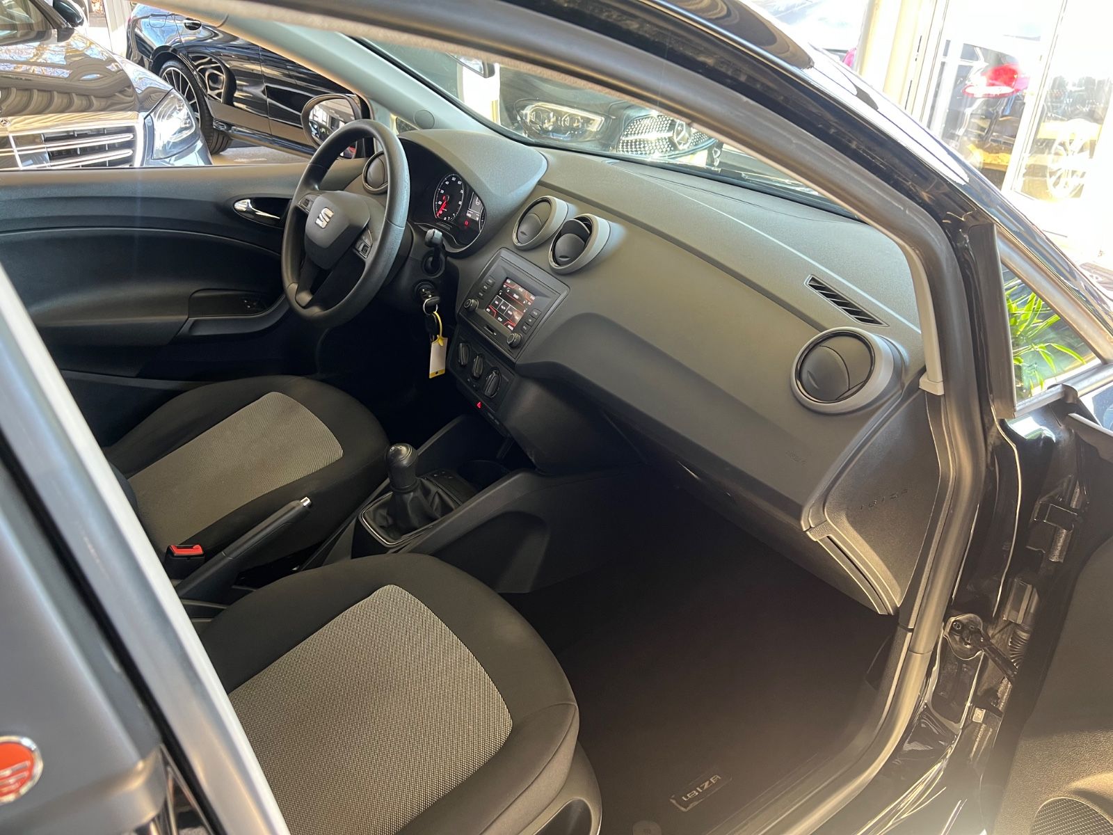 Fahrzeugabbildung SEAT Ibiza Reference *SCHECKHEFT BEI SEAT*1.HAND*