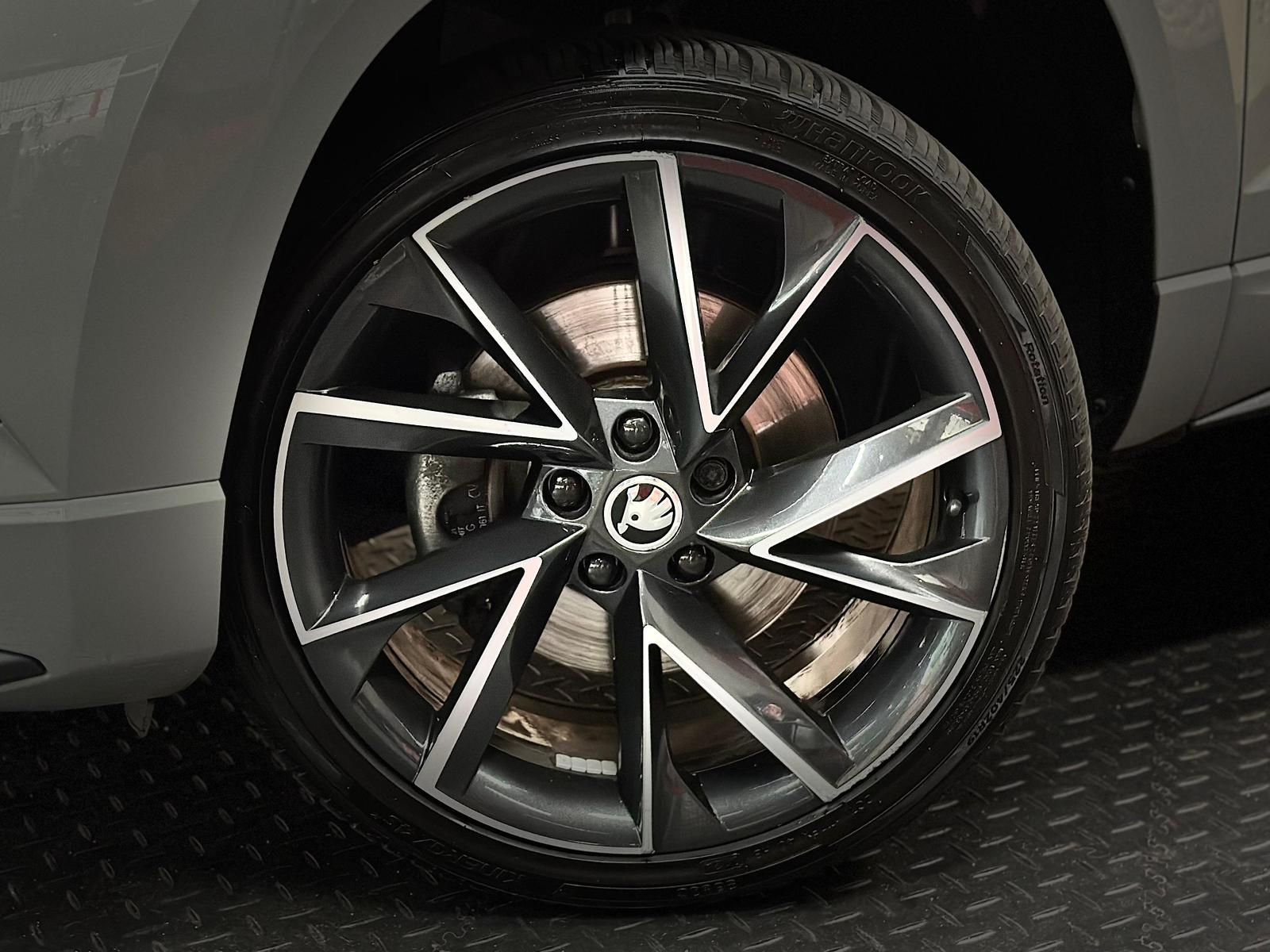 SKODA Karoq 1.5TSI SPORTLINE LED#AHK#PANO#TEMPO#PDC#FH - Image 9