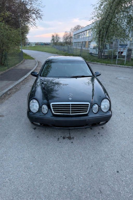 Mercedes-Benz CLK 320
