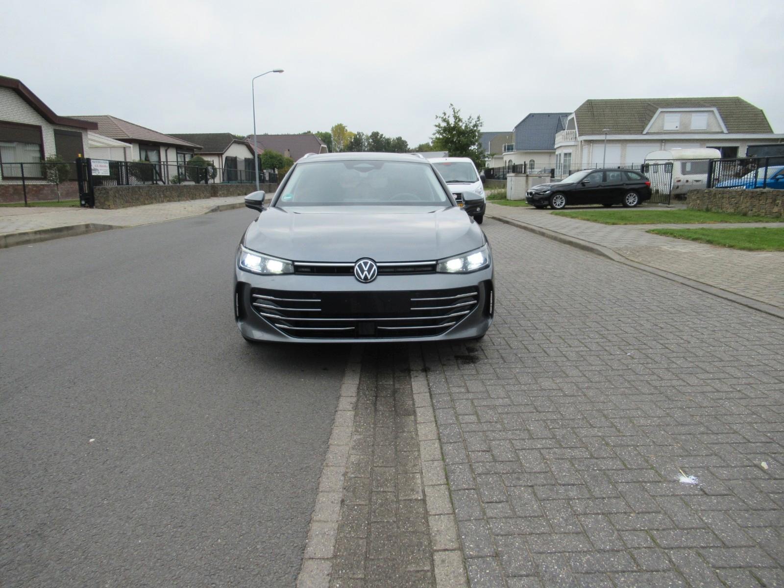 Volkswagen Passat Variant 2.0 TDI Elegance AHK*