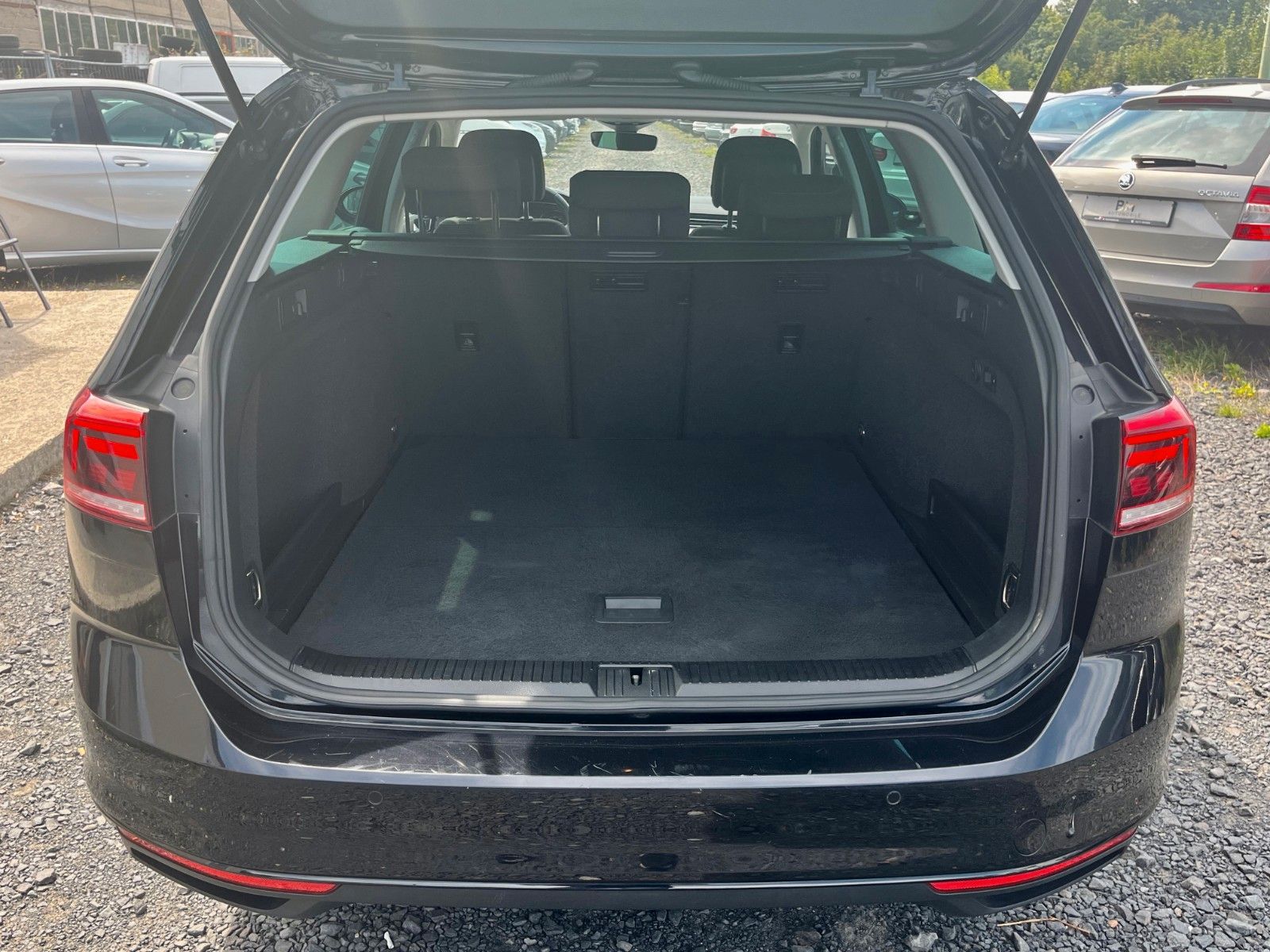 Fahrzeugabbildung Volkswagen Passat Variant 2.0 TDI Aut. Business Navi AHK AC