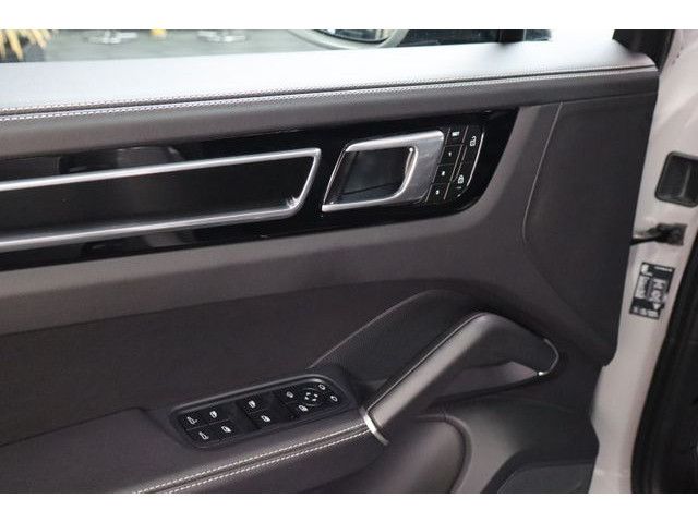 Porsche Cayenne GTS InnoDrive Head-Up Standh. Panorama foto 8