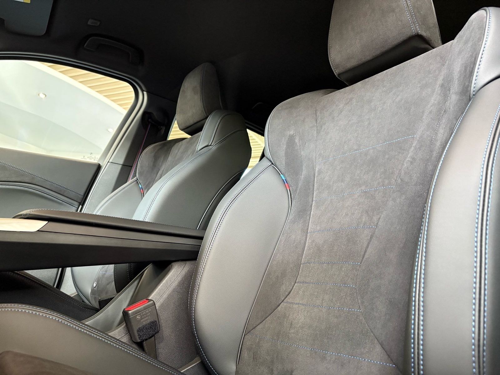 BMW iX2 - Bild 15