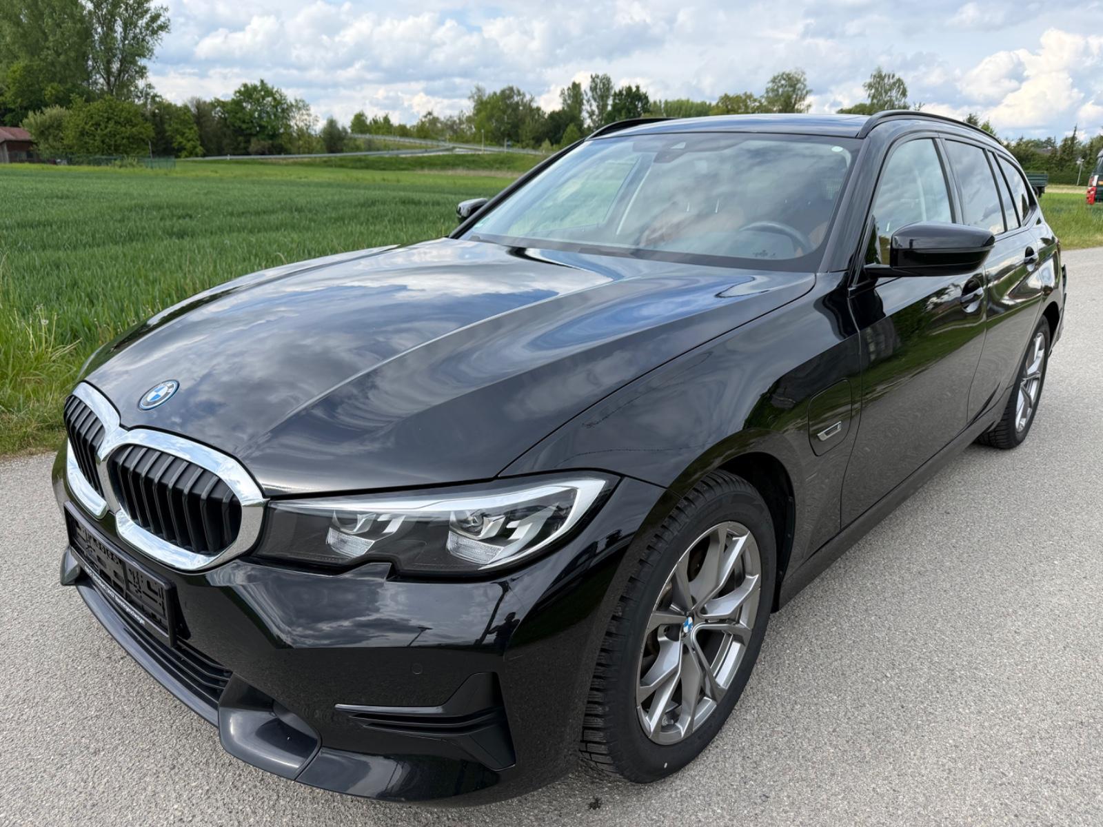 BMW 320e Touring Sport Line -Leder/Pano/Temp./PDC