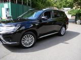 Mitsubishi Outlander 2.4 MIVEC PLUG-IN HYBRID 4WD Basis... - Mitsubishi Outlander Basis mit Hybrid-Antrieb (Benzin/Elektro)