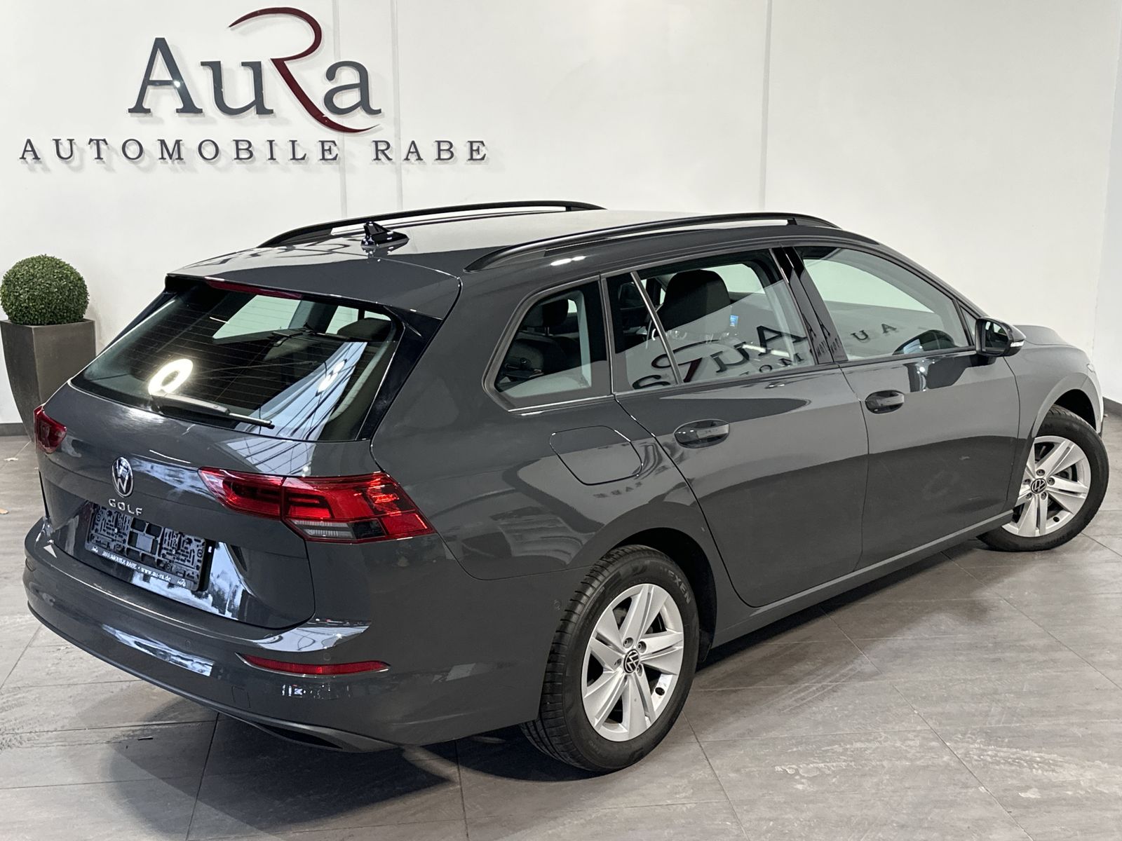 Fahrzeugabbildung Volkswagen Golf Variant 2.0 TDI DSG Life NAV+LED+KAM+17ZOLL