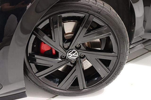 Golf GTI 2.0 TSI ACC KAMERA NAVI PANORAMA SPORTF