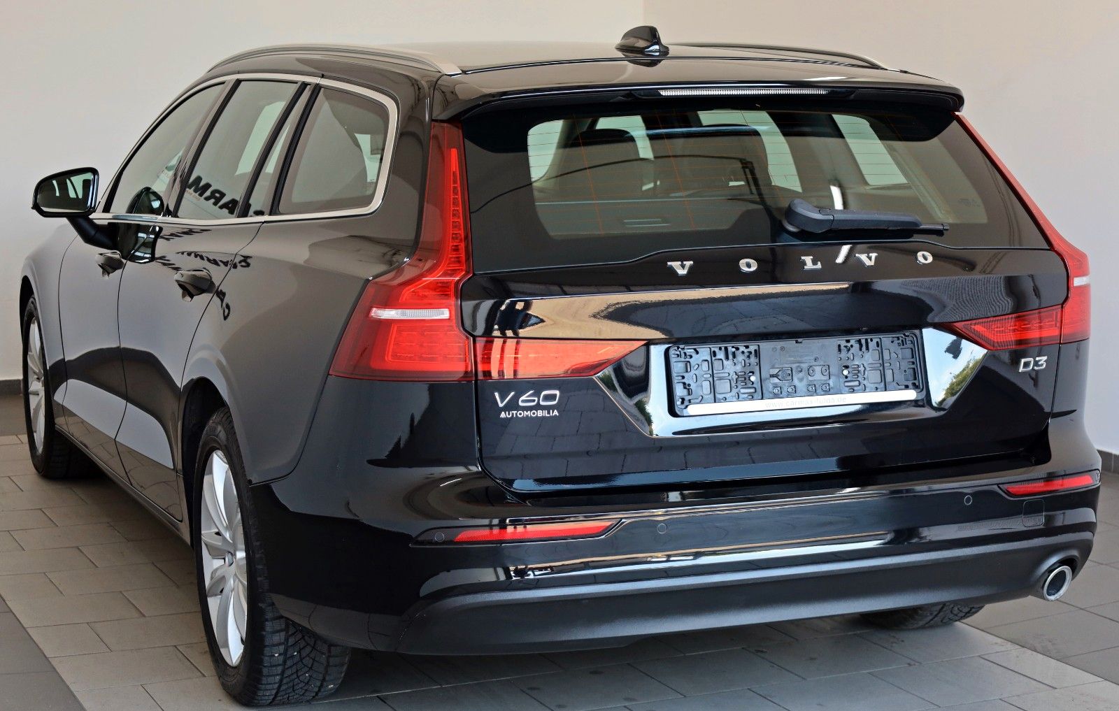 Fahrzeugabbildung Volvo V60 Kombi Momentum Pro TLeder,Navi,LED,PDC,Apple