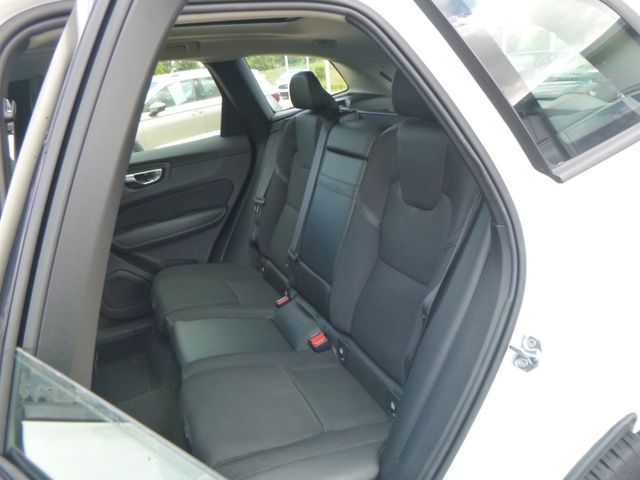 Fahrzeugabbildung Volvo XC60 D4 2WD Momentum>AUT/PANO/Standh./LED/NAVI