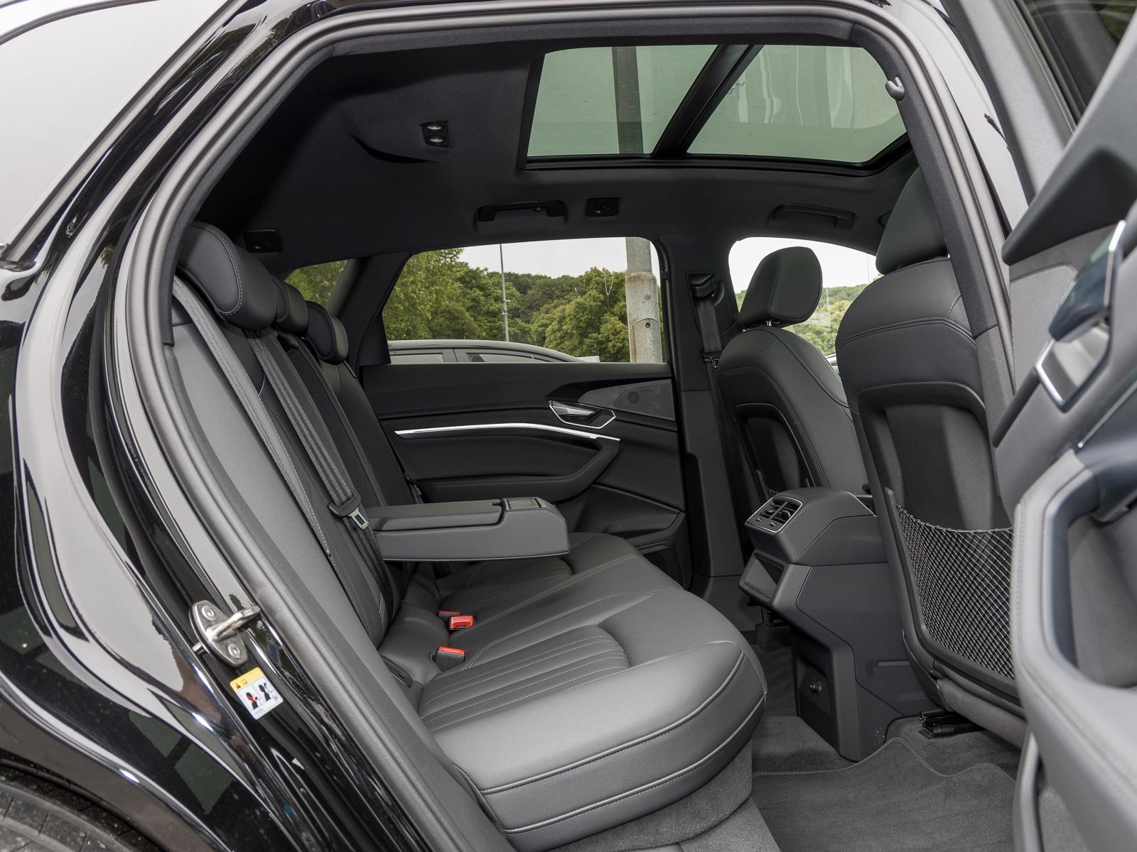 Audi e-tron 55 quattro advanced PANORAMA LUFTFEDERUNG, миниатюра 7