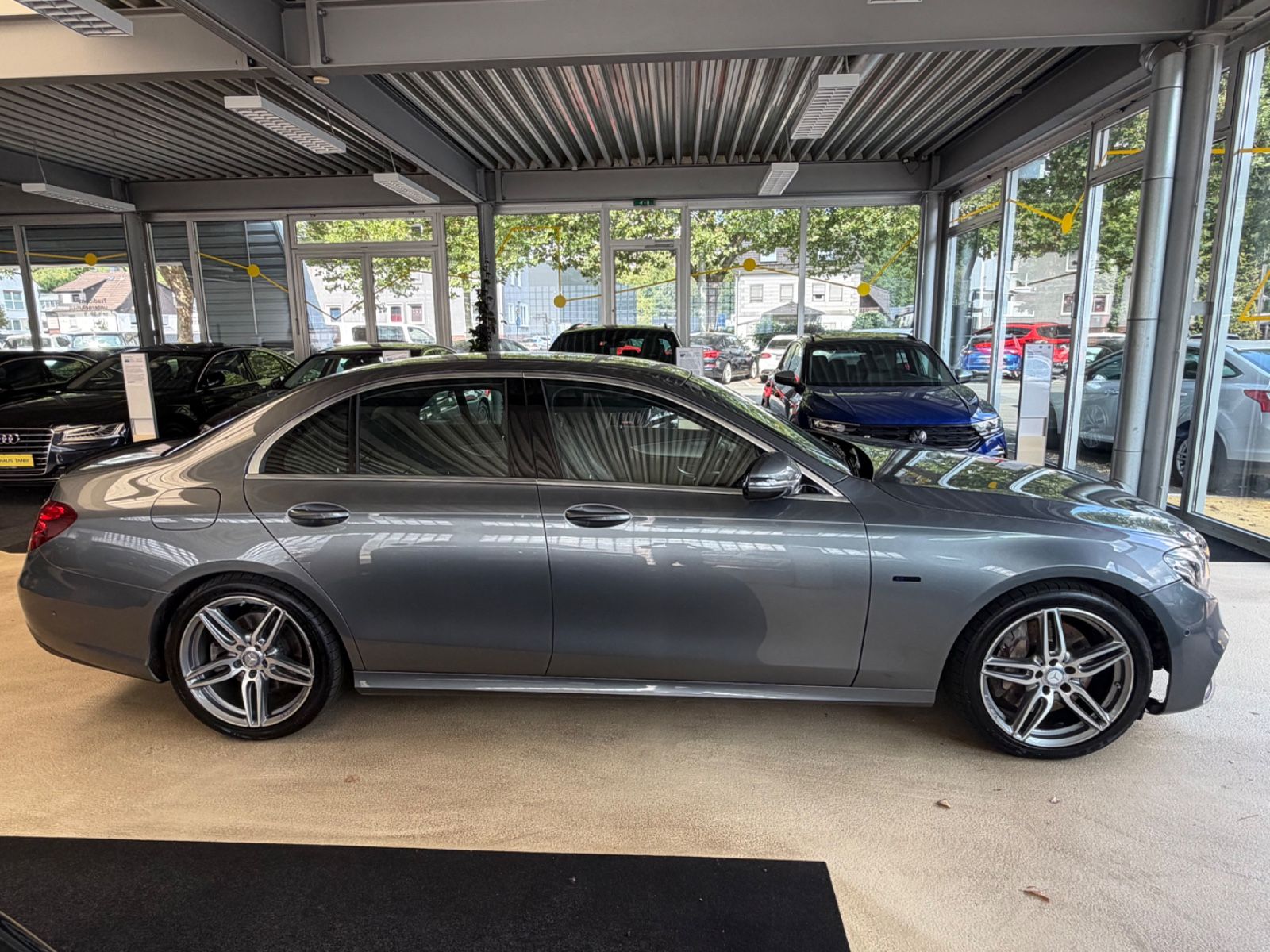 Fahrzeugabbildung Mercedes-Benz E 350 E Limousine*AMG-Line* Digitaltacho
