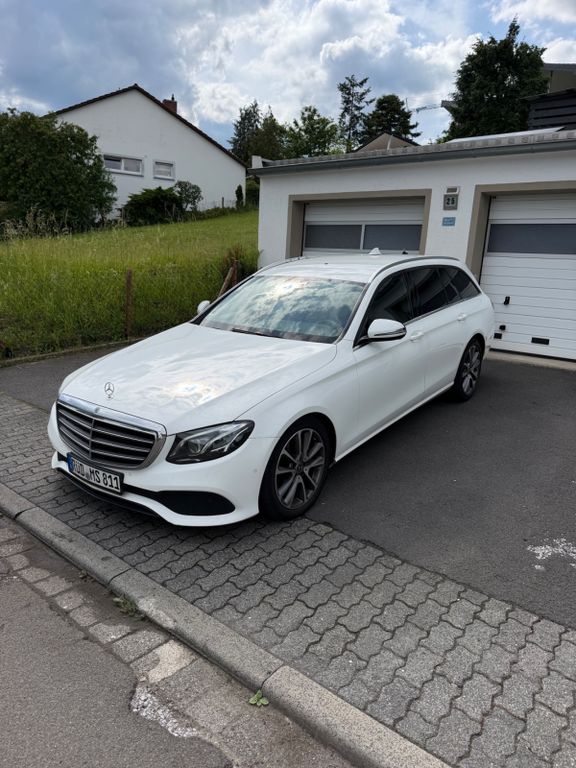 Image of Mercedes-Benz E 220