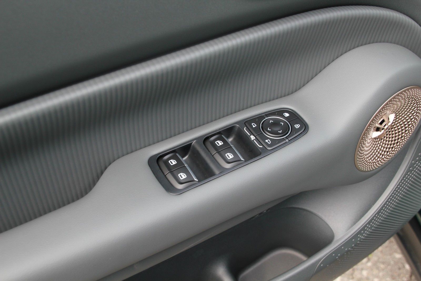 Fahrzeugabbildung GWM ORA 5 SUV Hybrid Luxury Panorama-Glasdach