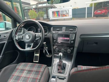 Volkswagen Golf - 9