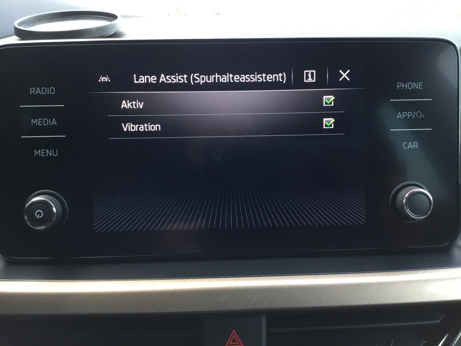 Fahrzeugabbildung SKODA Kamiq 1.0 TSI DSG Style+AHK+LED+el.Heckklappe